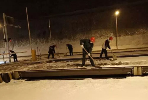 圖為地磅除雪現(xiàn)場